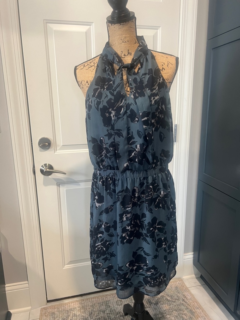Banana Republic Halter Neck Blue Floral Sleeveless Dress Sz 8 Romantic Feminine